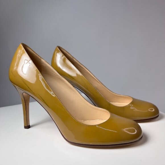 KATE SPADE Karolina Patent Glossy Leather Pump Round toe Yellow Ochre  9 NWOT - Picture 1 of 7